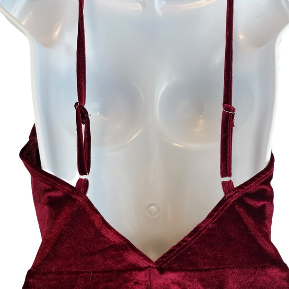 SHEIN Red Vevlet Adjustable Strap Mini Sleeveless Waist Defined V Neck Dress - Picture 9 of 9